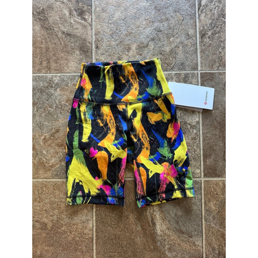 Lululemon Wunder Train Contour Fit High-Rise Short 8"
Undertone Black Size 2